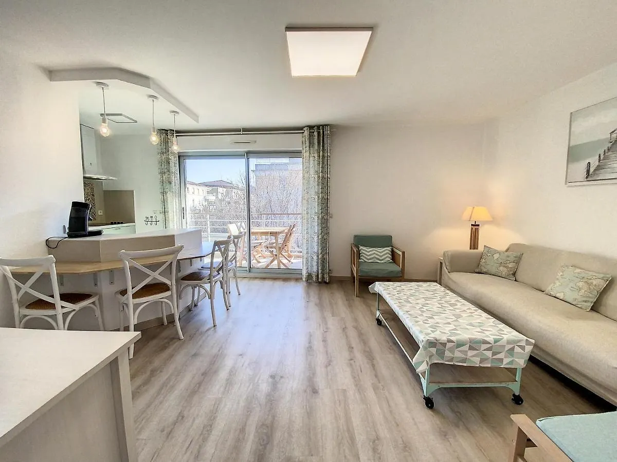 A303- Appartement 3 Pieces 4 Personnes- Le Crystal 滨海卡涅 公寓